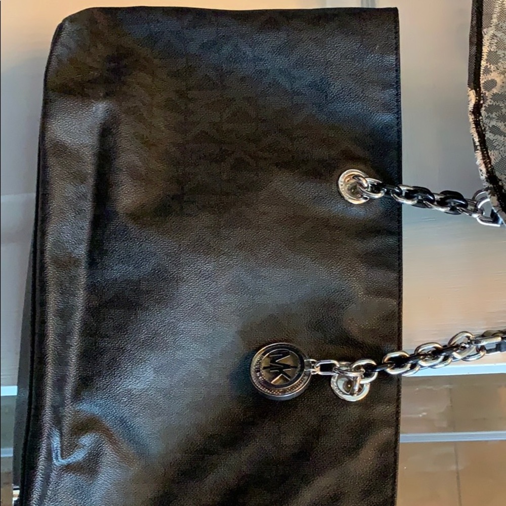 Black Michael Kors tote